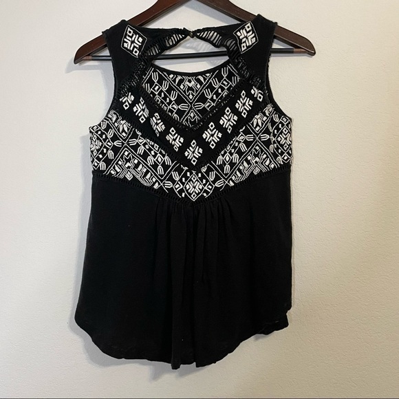 Lucky Brand Black Boho Sleeveless Flowy Tank Top White Decorative Embroidery - Picture 4 of 6